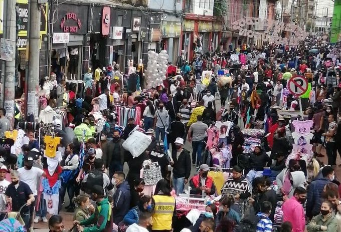 Aglomeraciones en el día sin IVA en el centro de Bogotá