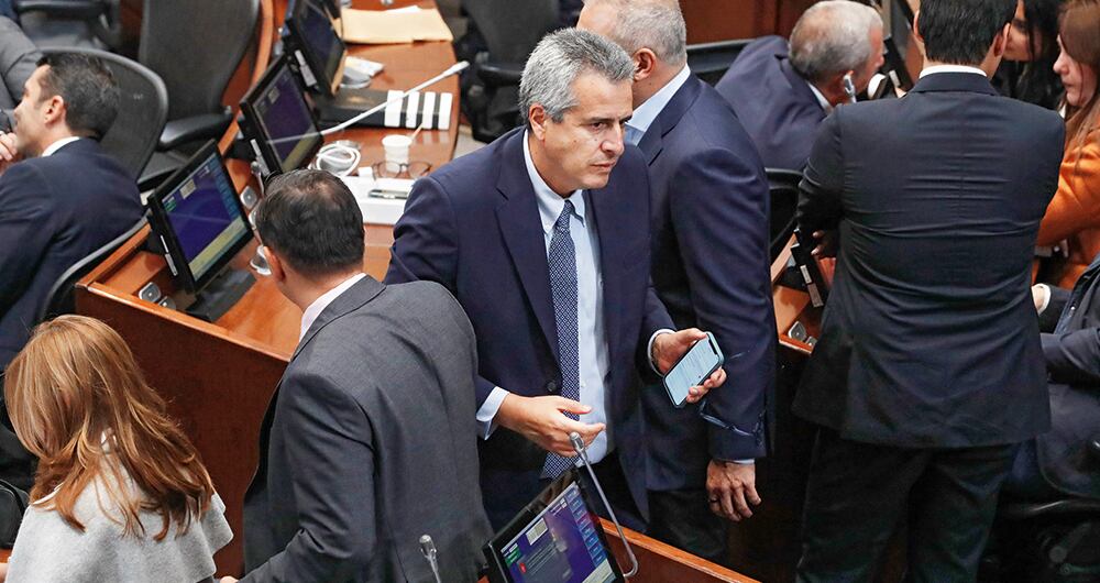 Luis Fernando Velasco, ministro del Interior, no pudo hacer que Angélica Lozano, su candidata, llegara a la presidencia del Senado.