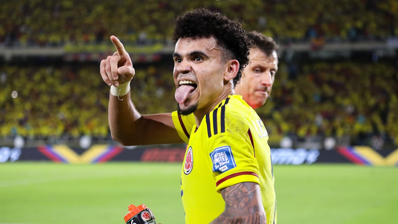 BARRANQUILLA, COLOMBIA - NOVEMBER 16: Luis Diaz of Colombia celebrates after scoring the team's second goal during the FIFA World Cup 2026 Qualifier match between Colombia and Brazil at Estadio Metropolitano Roberto Meléndez on November 16, 2023 in Barranquilla, Colombia. (Photo by Jairo Cassiani/Vizzor Image/Getty Images)