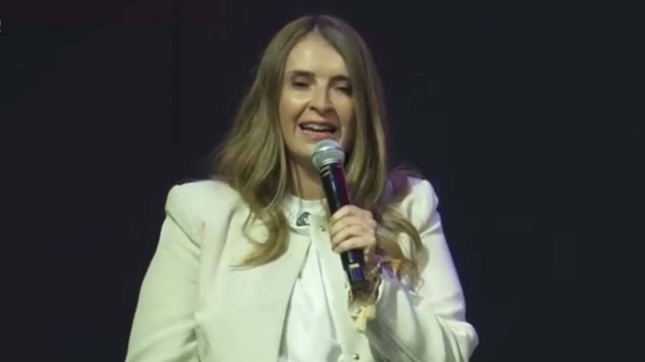 La candidata expresó que sí es posible tener una mujer presidente.