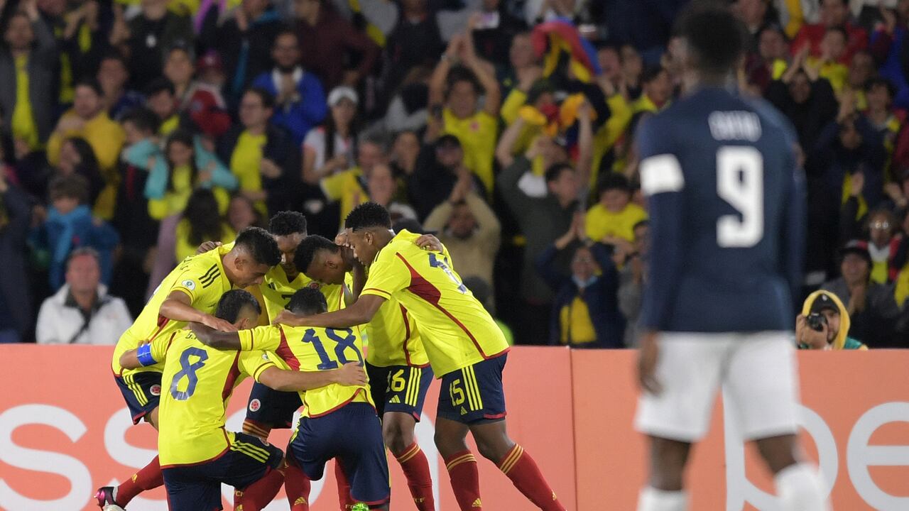 La Selección Colombia celebrando su gol frente a Ecuador en la fecha 3 del hexagonal final