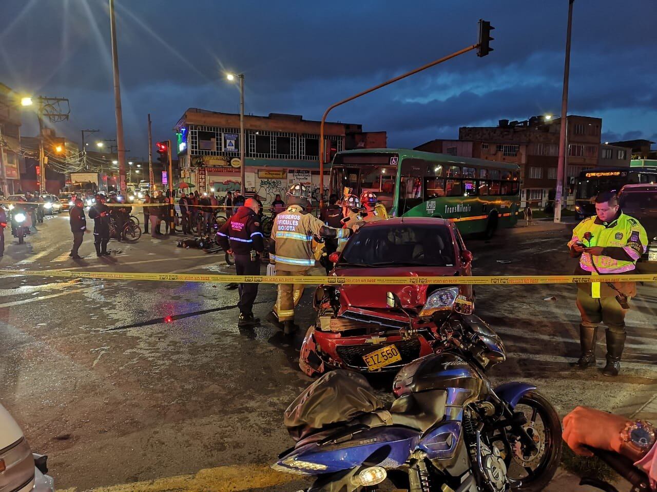 Choque entre siete vehículos en la Avenida Ciudad de Cali con calle 62 sur.