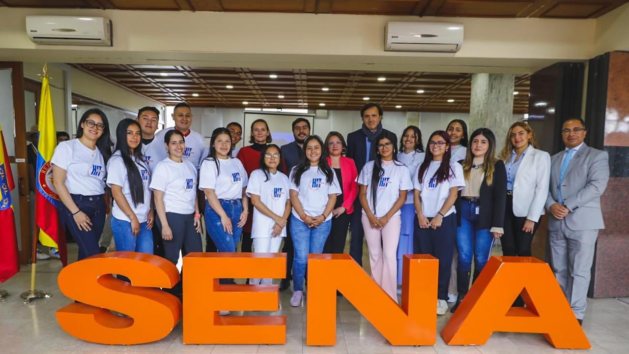 La movilidad internacional fortalece la formación del SENA y permite la transferencia de conocimiento entre personas de diferentes países y culturas.