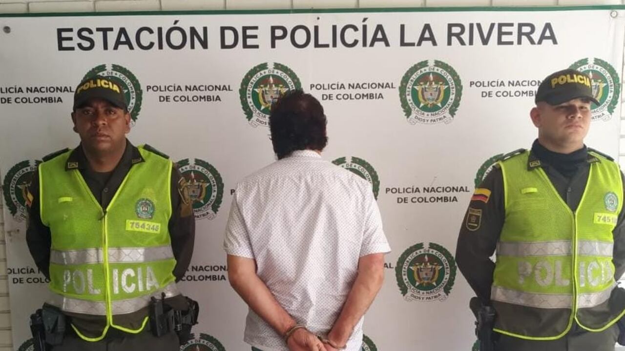 Suplantó la identidad de un policía para robar un celular y dinero en efectivo.