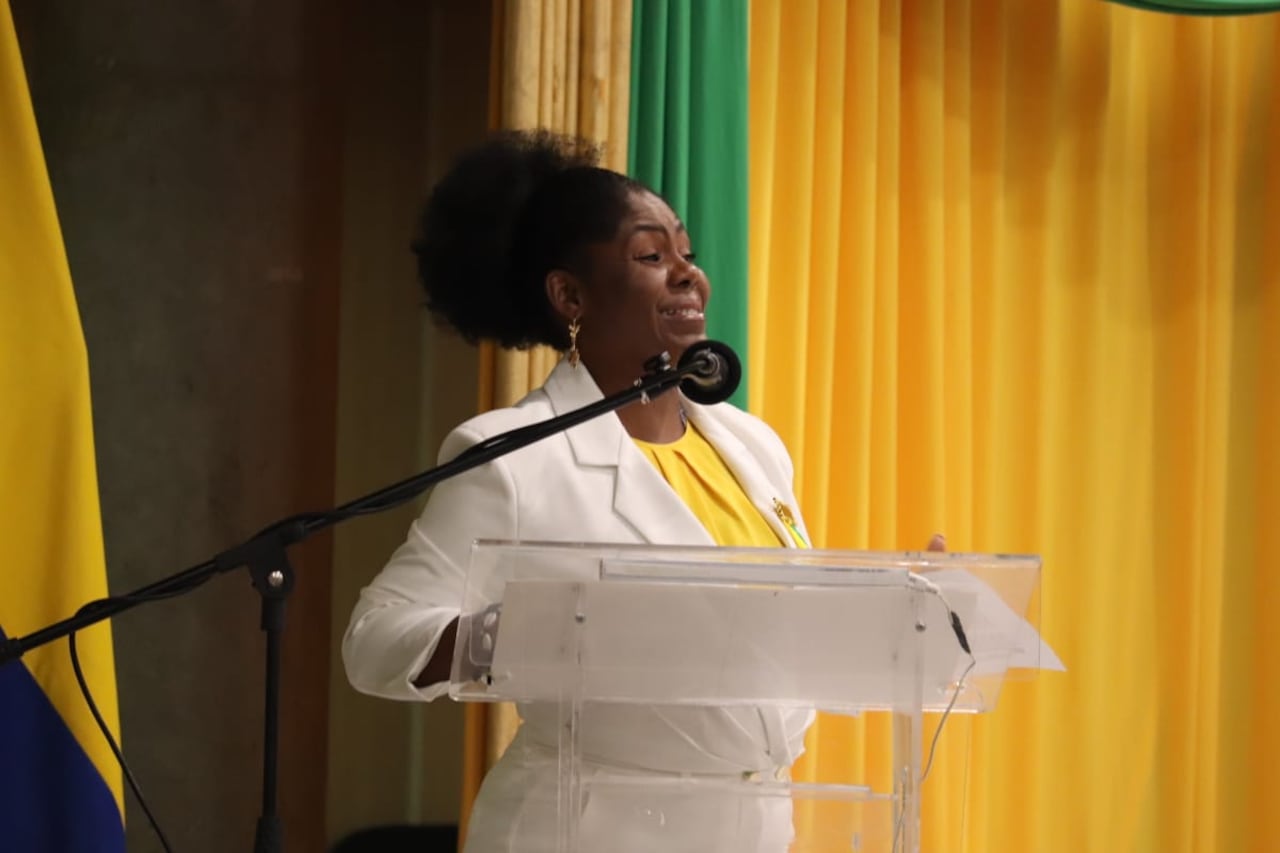 Cumbre 100 Mujeres Influyentes del Valle del Cauca con la presencia de la vicepresidenta Francia Márquez.