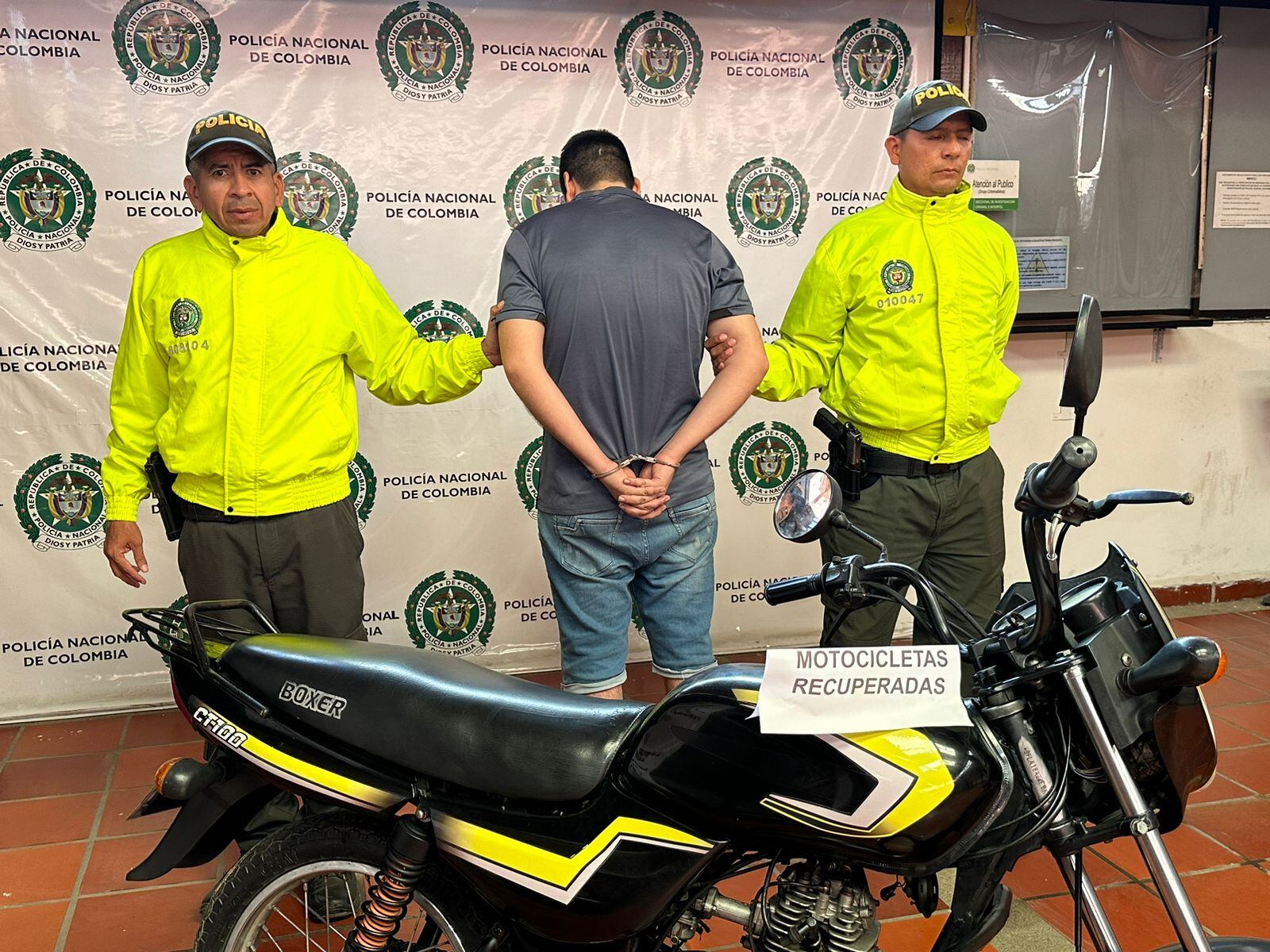 El hombre se movilizaba en una motocicleta hurtada.