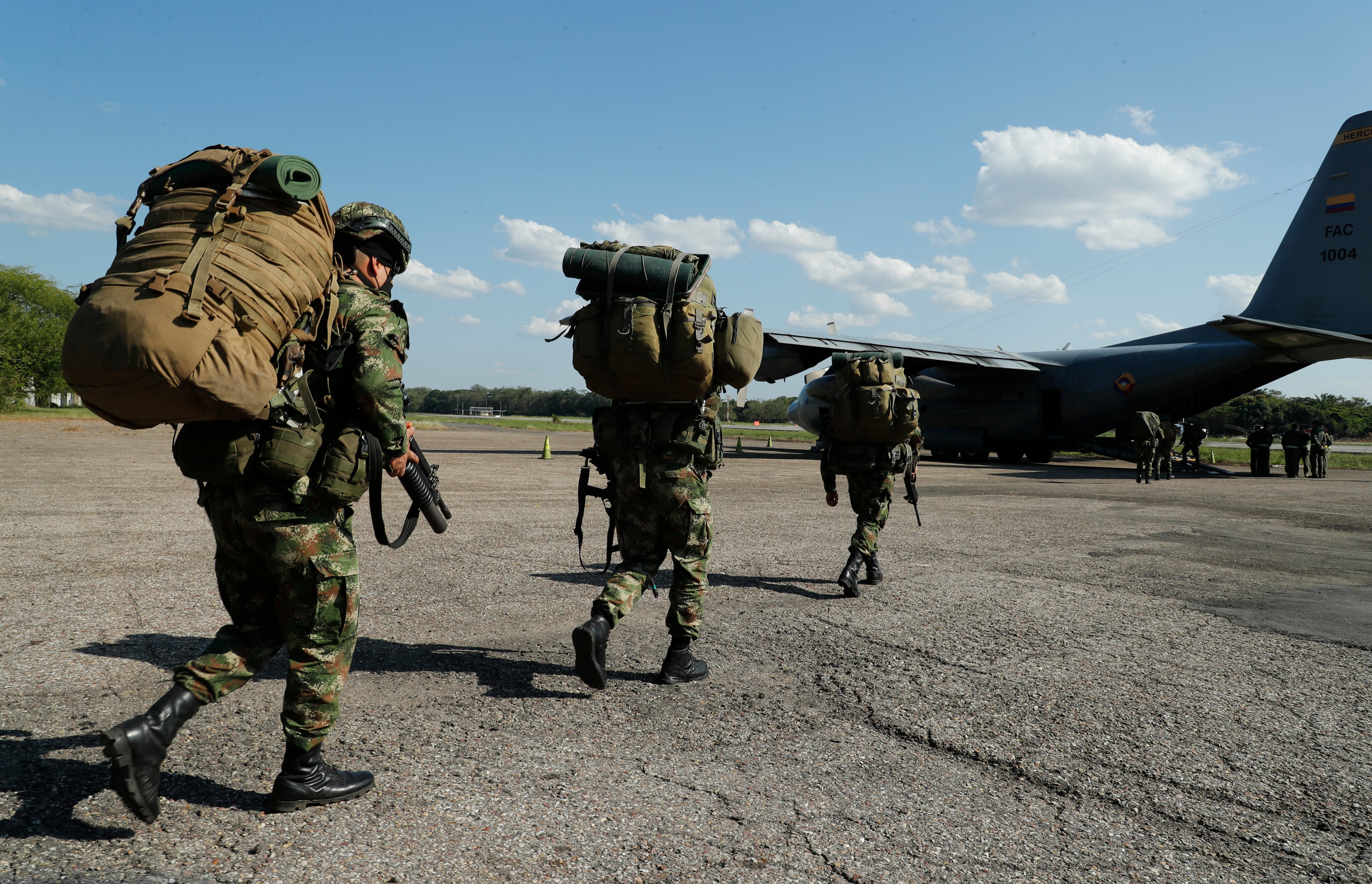 Arribo de los 600 militares del Ejército Nacional  que reforzarán la seguridad de Arauca, tras el homicidio selectivo de 27 personas en el departamento.
Arauca enero 6 del 2022
Foto Guillermo Torres / Semana