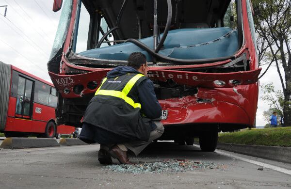 Cerca del medio día, la Policía de Tránsito había llegado al lugar en donde se había generado congestión debido a que otros buses tomaron la calzada mixta para continuar su recorrido.