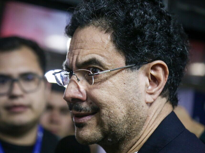 Iván Cepeda y Tomás Uribe se han enfrentado en redes sociales, pero la situación podría escalar y llegar a la justicia, según sostuvo el senador. Foto: Colprensa / El País.