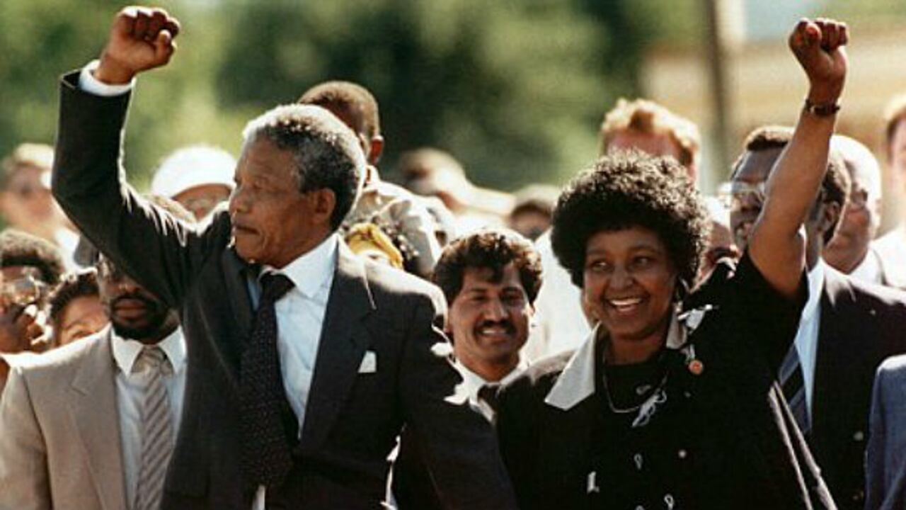 Tiempo después de quedar libre, la admiración de Nelson Mandela por su esposa cambió de amor y admiración a odio y tristeza
