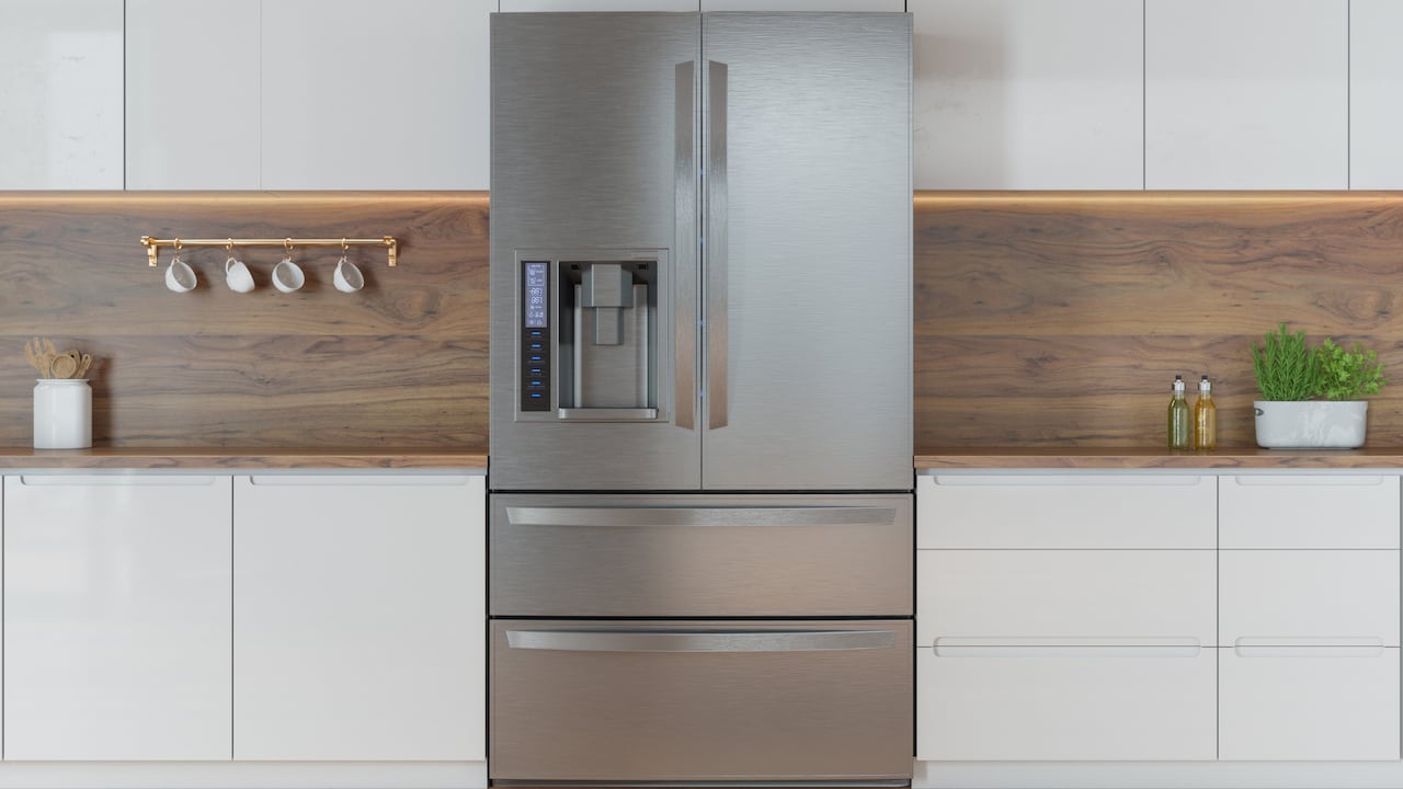 La nevera es un pilar en la cocina moderna, garantizando la frescura y seguridad de los alimentos.