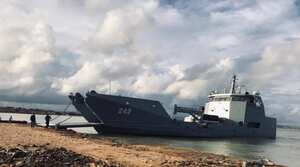 Buque de Desembarco Anfibio ARC 'Golfo de Morrosquillo' en bahía Portete.