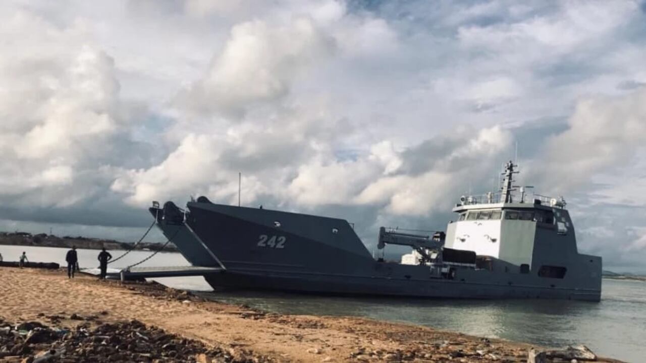 Buque de Desembarco Anfibio ARC 'Golfo de Morrosquillo' en bahía Portete.