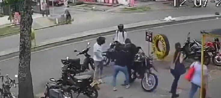 Estos atracadores interceptan a sus víctimas en vía pública.