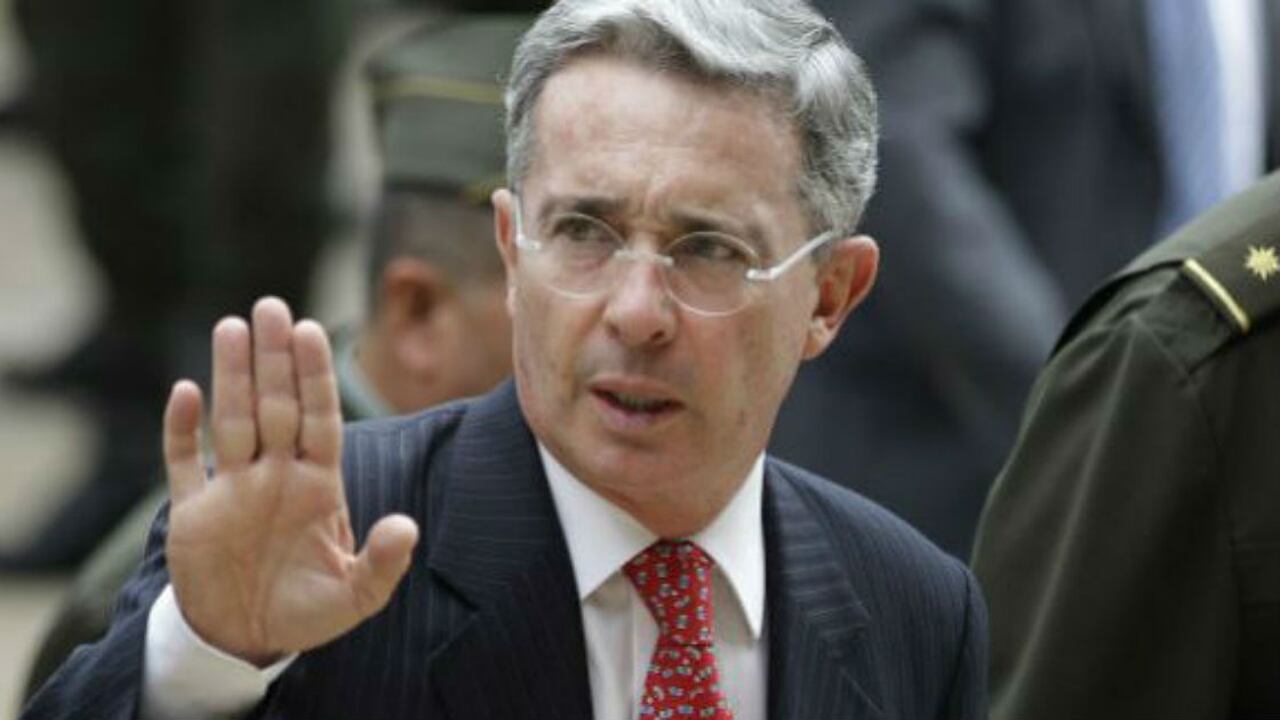 Álvaro Uribe Vélez.