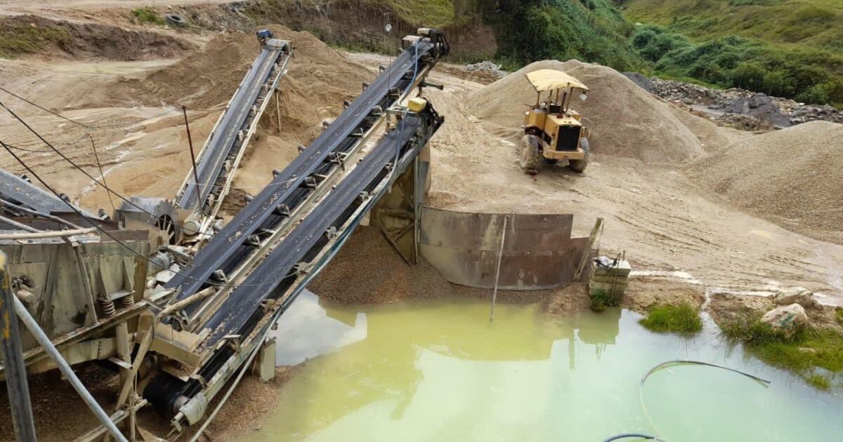 El río Tunjuelo también se ve afectado por actividades mineras en el sur de Bogotá.