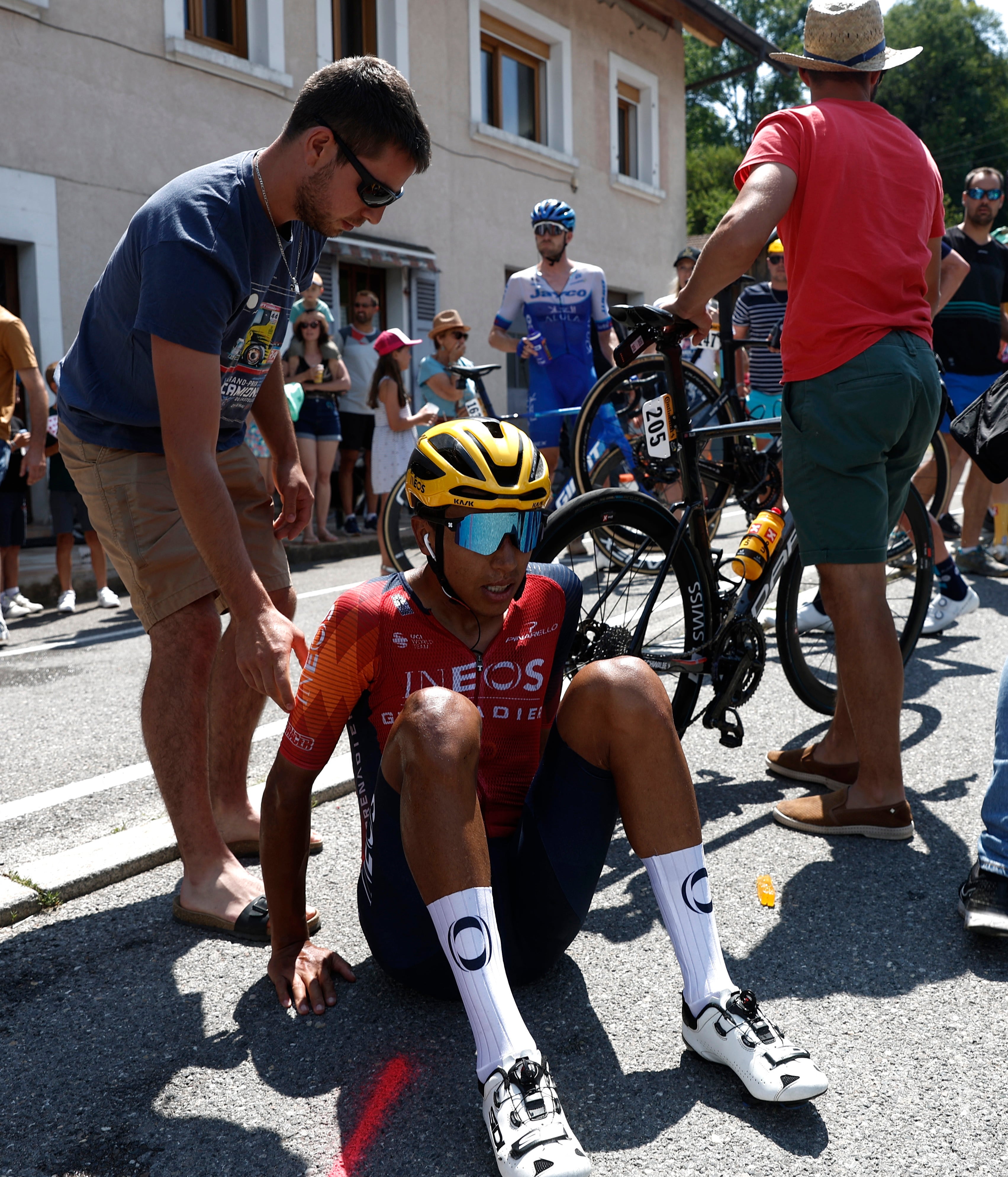 Cycling - Tour de France - Stage 15 - Les Gets Les Portes Du Soleil to Saint-Gervais Mont-Blanc - France - July 16, 2023 Ineos Grenadiers' Egan Bernal reacts after a crash during stage 15 REUTERS/Benoit Tessier
