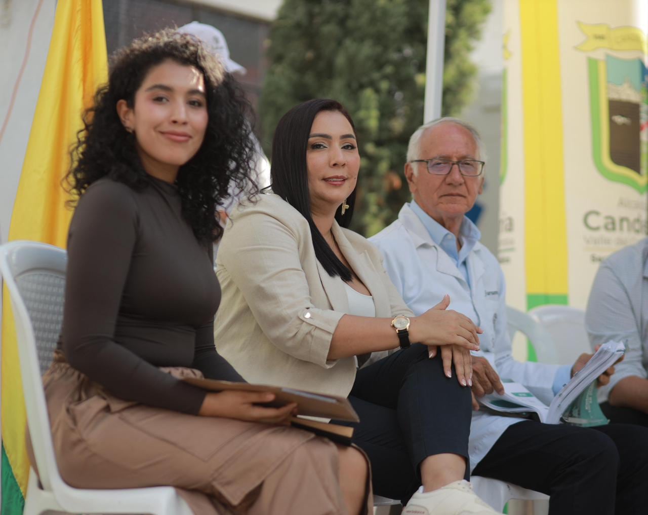 Gessica Vallejo, alcaldesa de Candelaria, y el ministro de Salud, Guillermo Jaramillo