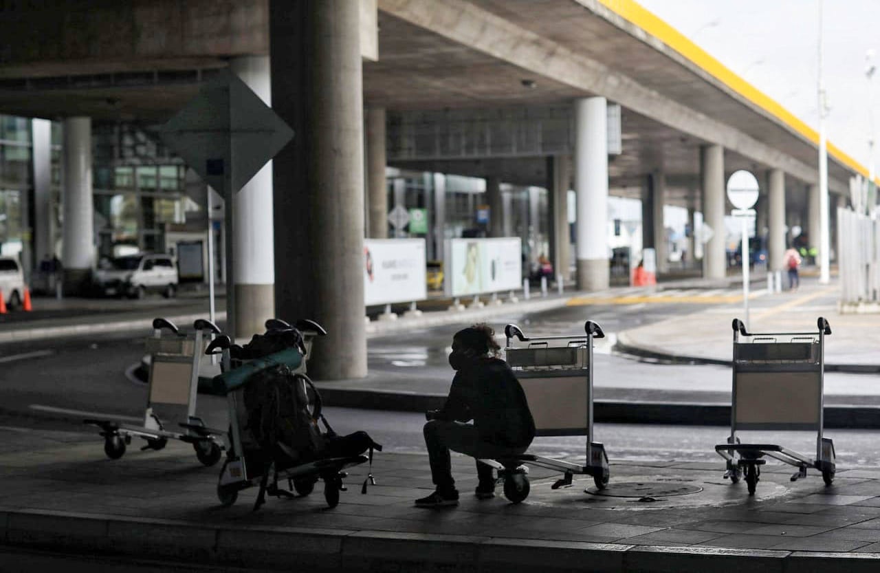 Cabe mencionar que los colombianos que han regresado en los vuelos humanitarios serán puestos en cuarentena obligatoria durante 14 días para conocer cómo avanza su estado de salud y no poner en riesgo a otras personas. Esteban Vega/SEMANA