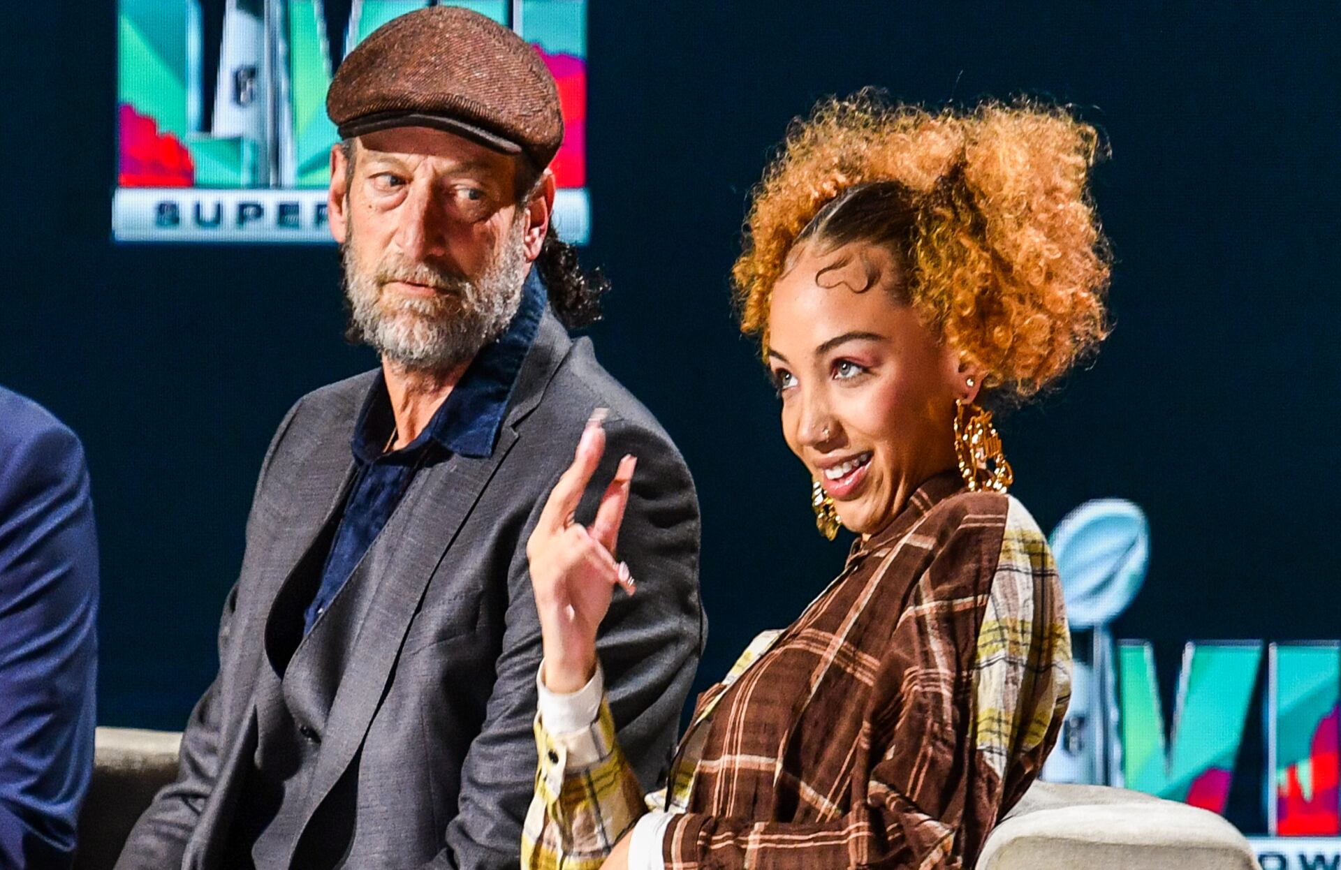 Troy Kotsur y Justina Miles, intérpretes de l lenguaje de señas del Super Bowl 2023. Foto: Getty Images - Anthony Behar.