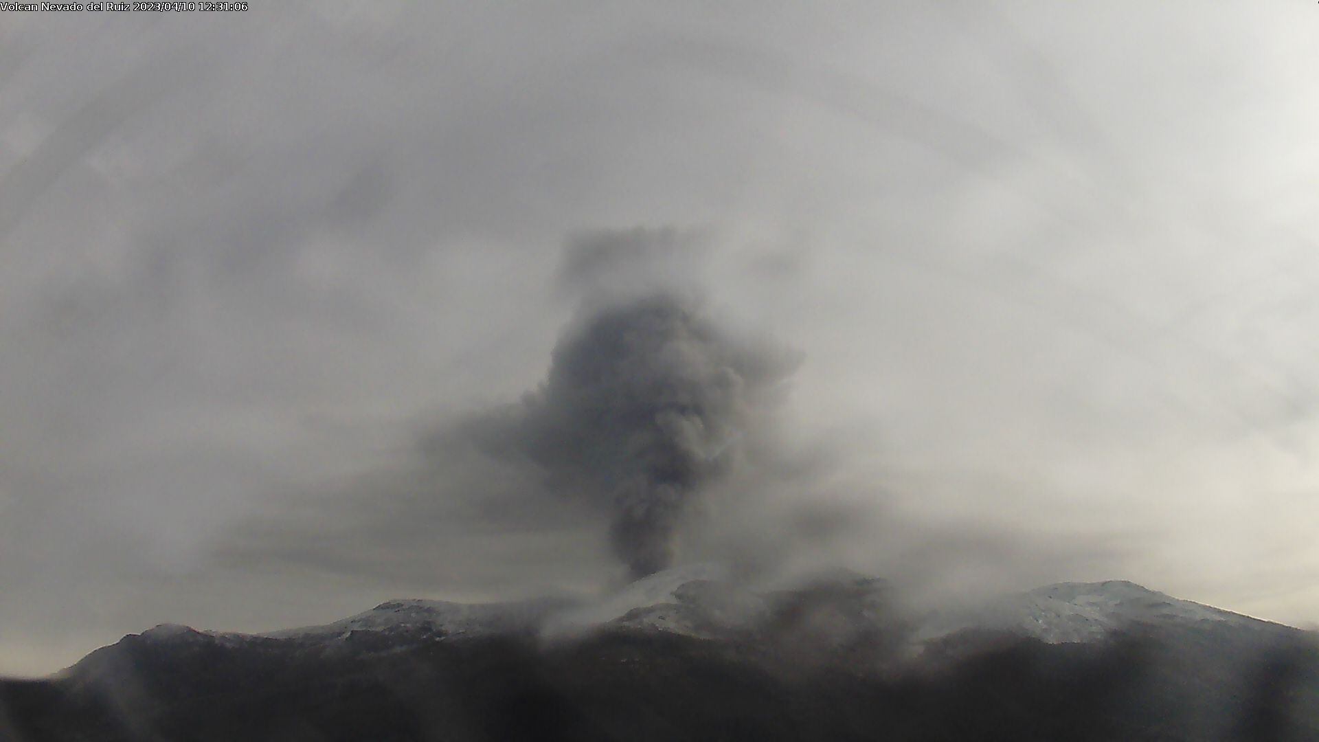 Actividad del volcán Nevado del Ruiz este 10 de abril.