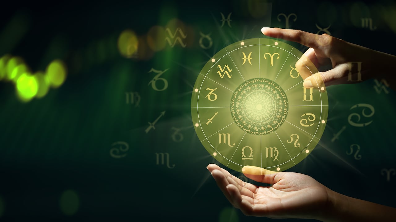 El Horóscopo consigna mensajes de aliento para las personas que lo consultan.