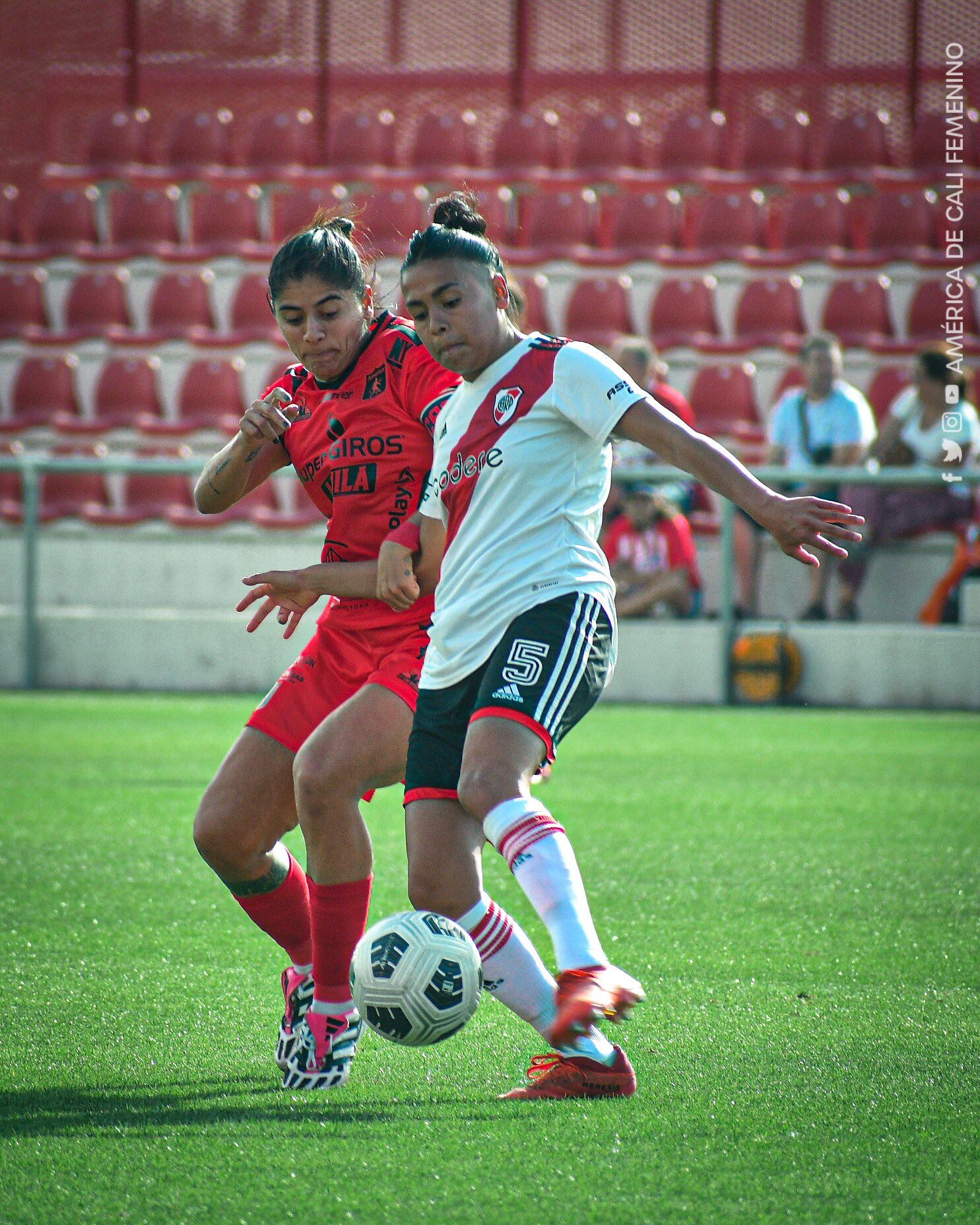 Catalina Usme con el América Femenina.