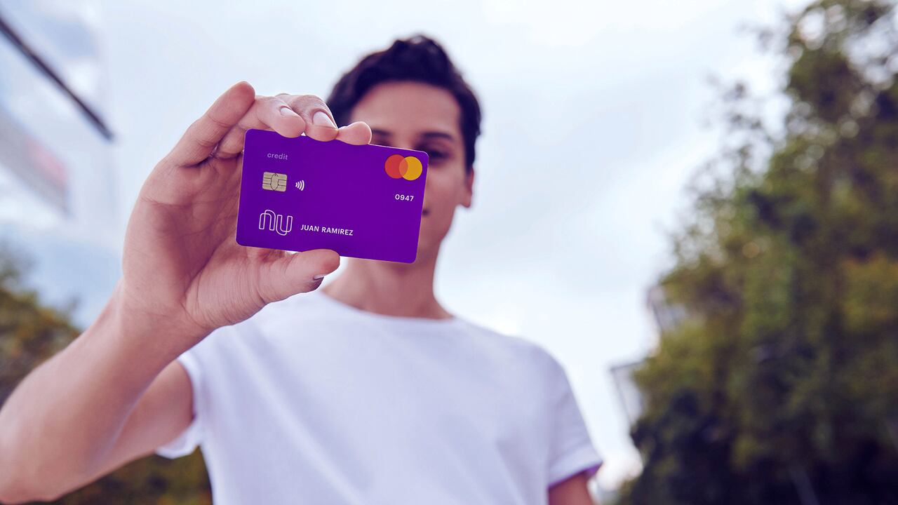 Nu es la matriz de Nubank, entidad financiera que opera en Brasil, México y Colombia.