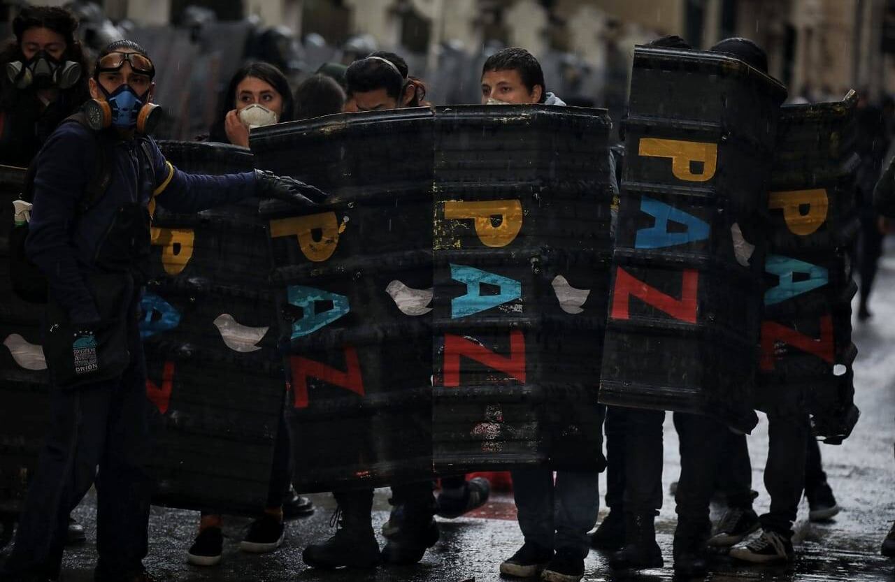 Pese a la lluvia, los estudiantes marcharon hacia el centro de Bogotá. Foto: Esteban Vega La Rotta // SEMANA.