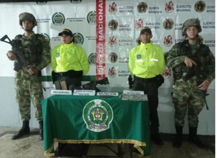 Las armas halladas a alias JP.