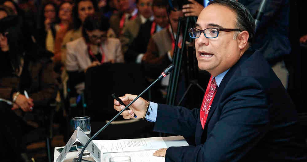 El embajador Luis Guillermo Plata se disculpó a través de un comunicado: "ustedes, como profesionales de la palabra, saben bien que en algunas ocasiones escogemos las palabras de manera precipitada y aquello puede llevar a equívocos y malentendidos", aseguró. 