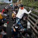 En medio de la crisis sanitaria por el covid-19, cientos de venezolanos residentes en Ecuador, Chile, Perú y Colombia han decidido retornar a su país. De acuerdo con los datos de Migración Colombia, más de 1 millón 825 mil venezolanos se encuentran en Colombia y unos 357.667 están ubicados en la capital. Foto: Guillermo Torres/ SEMANA