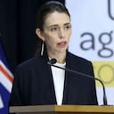 La primera ministra neozelandesa Jacinda Ardern dijo que el coronavirus ha sido "eliminado" por ahora en el país insular, pero recordó que se seguirán tomando medidas.