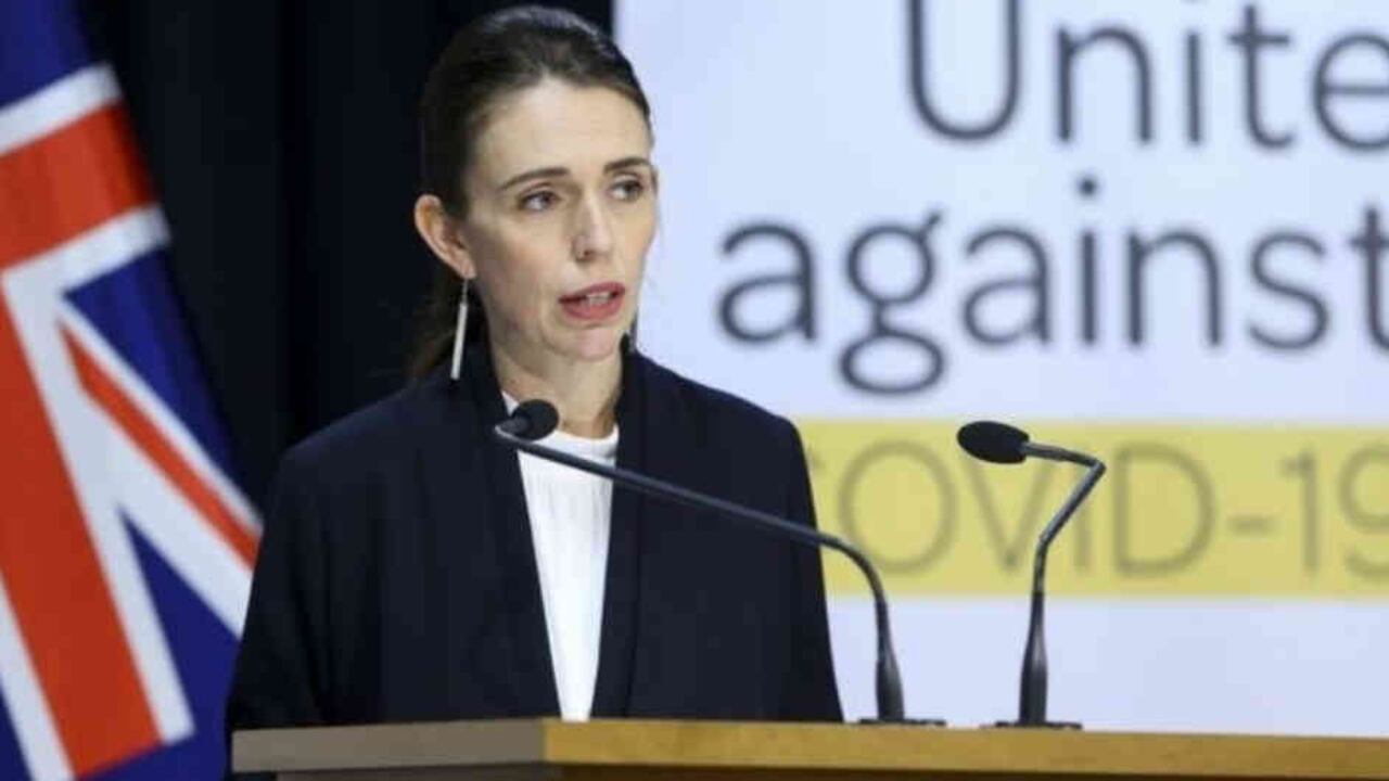 La primera ministra neozelandesa Jacinda Ardern dijo que el coronavirus ha sido "eliminado" por ahora en el país insular, pero recordó que se seguirán tomando medidas.