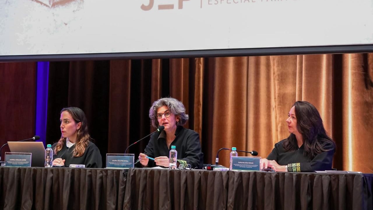 Audiencia de reconocimiento de responsabilidad de comandantes de la Guerrilla ante la JEP por secuestros en el Valle del Cauca.