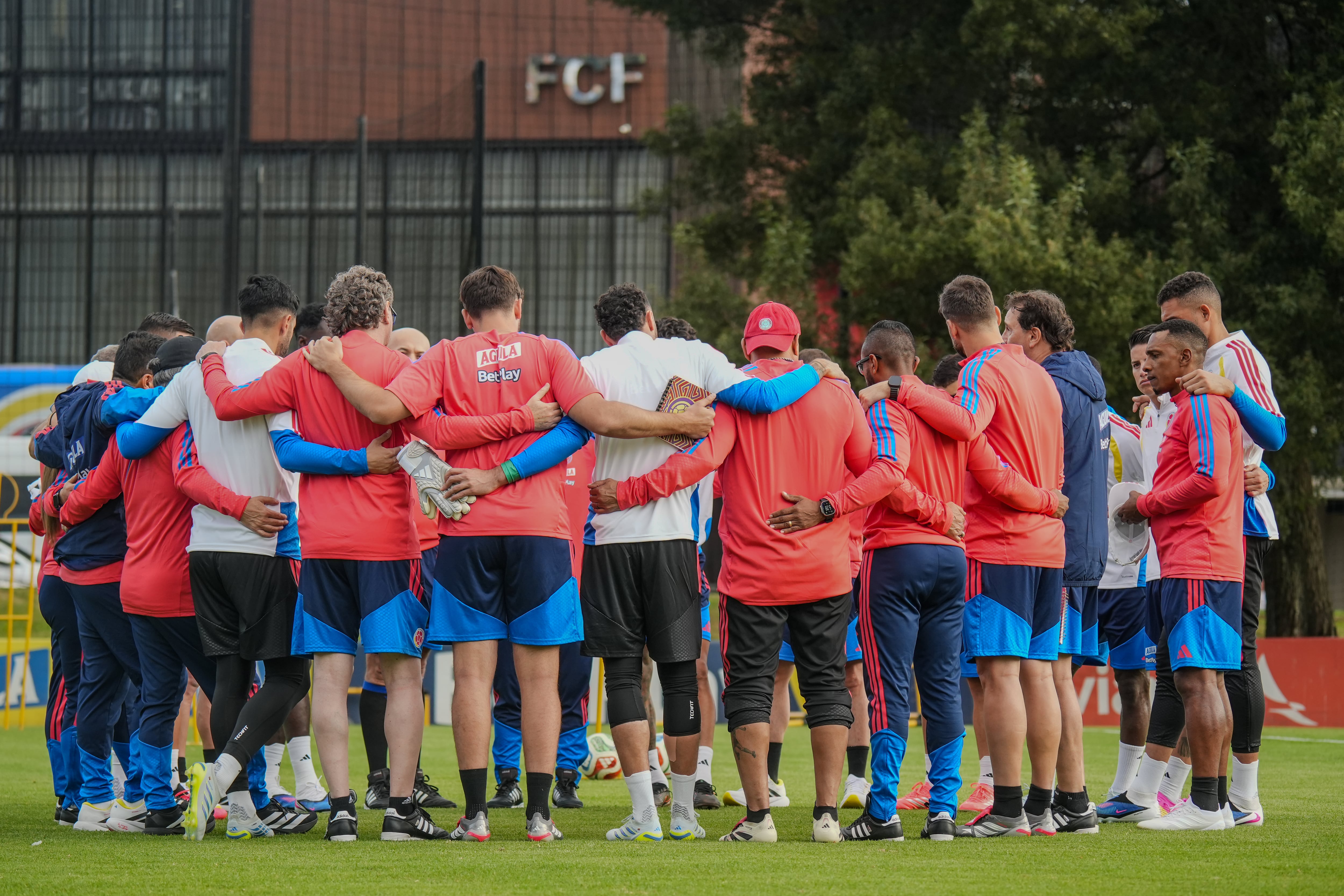 Fotos primer entrenamiento de la Selección Colombiana de Fútbol en el estadio de Techo en Bogotá para su partido de preparación frente a Costa Rica fotos Federación Colombiana de Fútbol