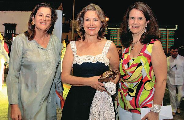 Cuqui Santo Domingo, Noemí Sanín y Josefina Pérez.