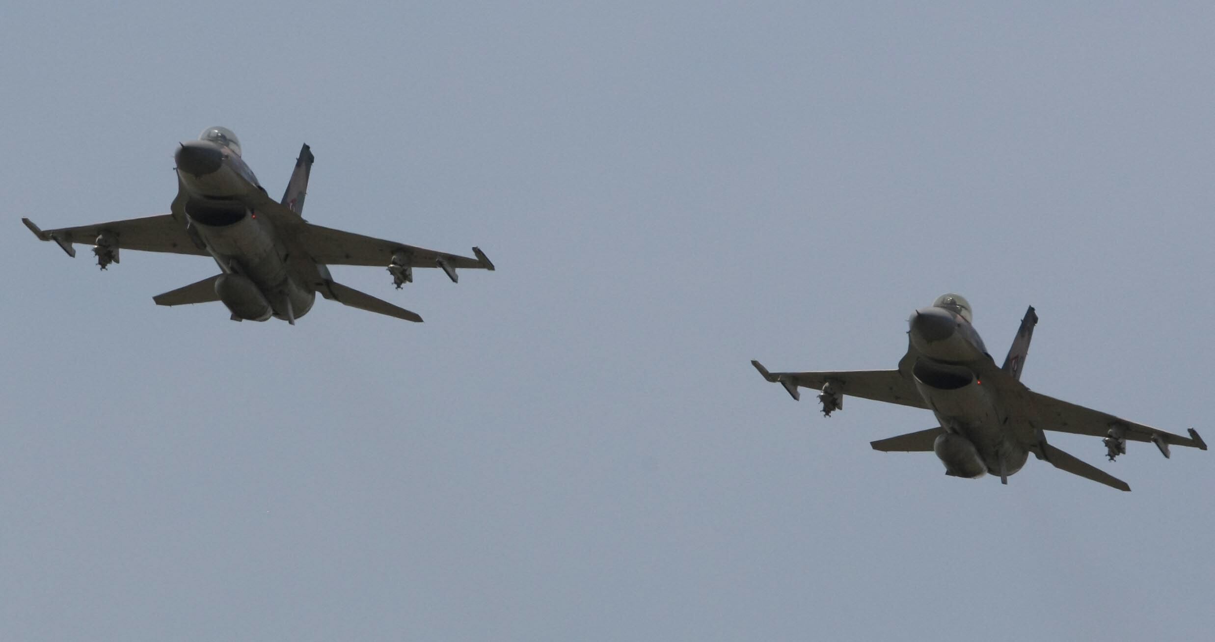 Aviones F-16 venezolanos participan en una operación para destruir una pista clandestina cerca de Elorza, cerca de la frontera con Colombia, el 28 de marzo de 2008