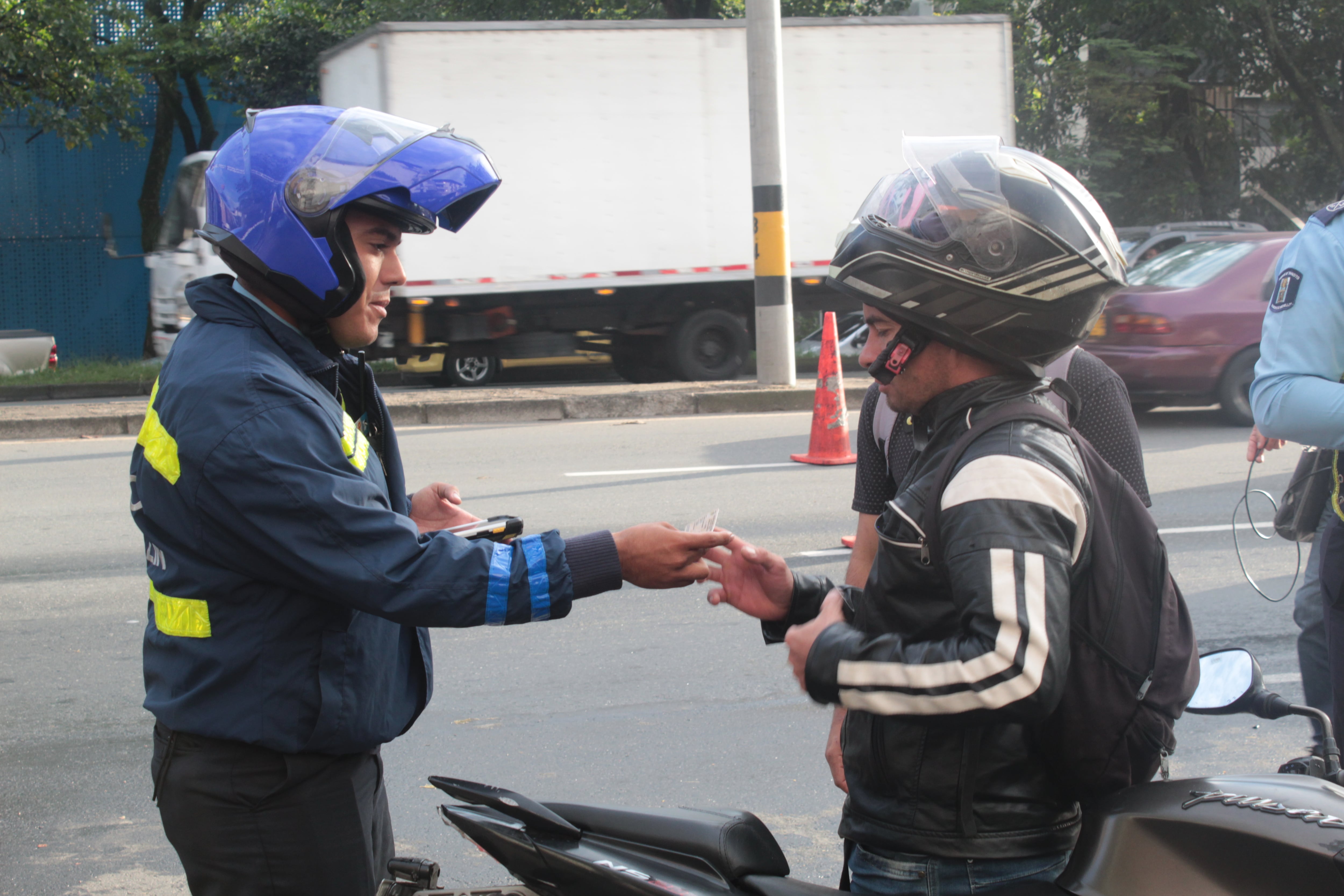 Algunas motos y un carro fueron inmovilizados por no tener la documentación al día