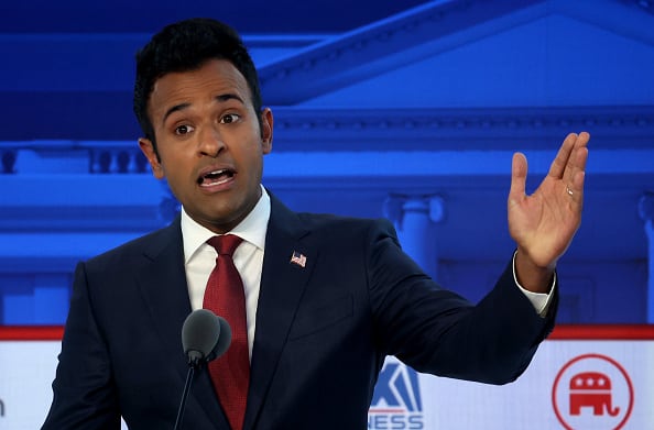 Ramaswamy dice que si gana las elecciones los hijos de indocumentados no tendrán “derecho a la ciudadanía por nacimiento”. (Foto de Justin Sullivan/Getty Images)