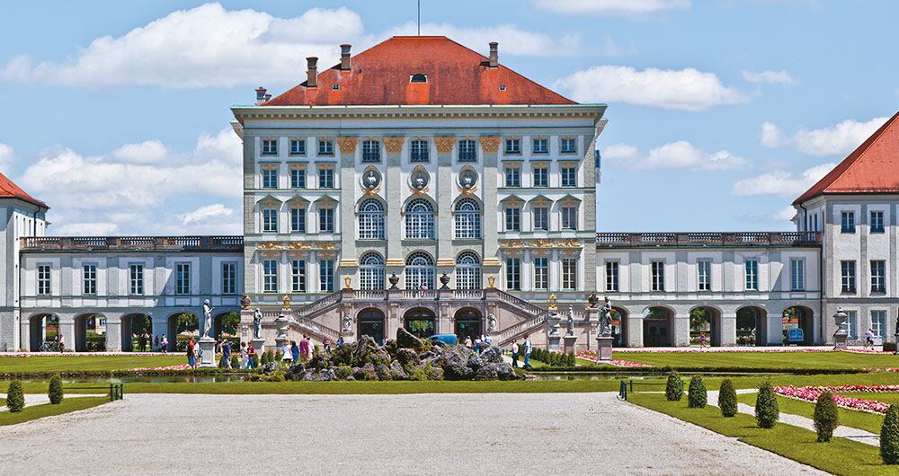 A las afueras de Múnich, el Palacio de Nymphemburg fue el lugar de nacimiento de Luis II y atesora sus carros y trineos.