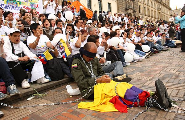 El 20 de julio, familiares de los policías y soldados privados de la libertad hicieron sentir una vez más su dolor por la ausencia de sus parientes. 
