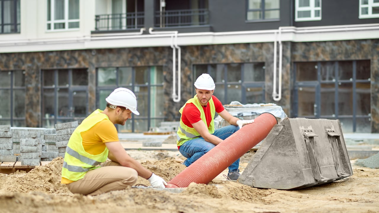 Aguas Andinas es la compañía sanitaria más importante de Chile y la responsable de la distribución de agua potable en Santiago, su capital, y en varias zonas aledañas.