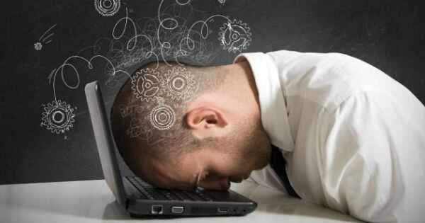 El estrés laboral se genera por varios factores. 