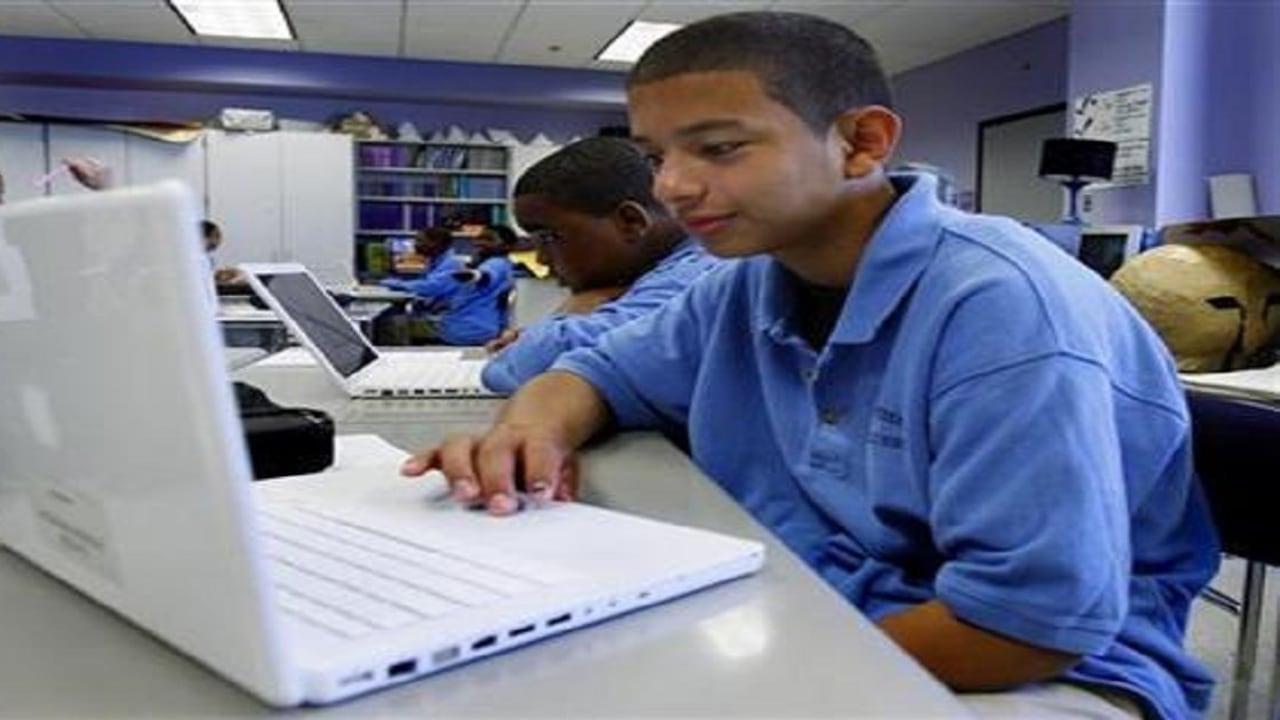 Coursera ofrece cursos online gratis para que todas las personas del mundo puedan tener educación.