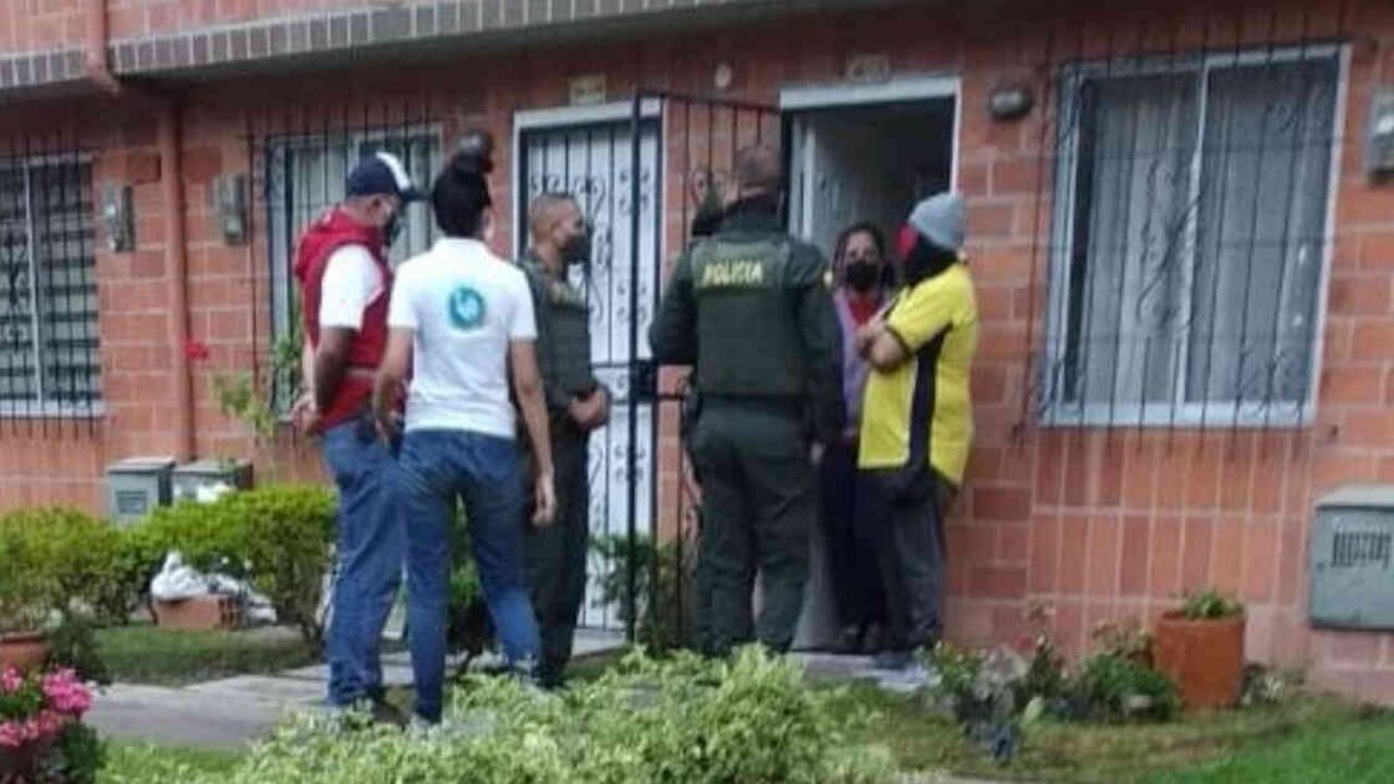 La Policía Ambiental realizó un operativo en la casa de menor que mató a un gallinazo en Rionegro. Tras el hecho le fue incautado un rifle de copas. Foto: Alcaldía de Rionegro.