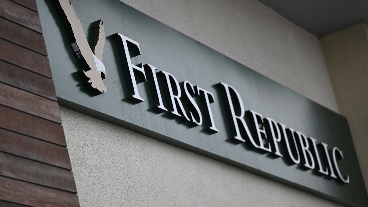First Republic Bank es otro de los bancos amenazados por los vientos de crisis que soplan sobre el sector financiero en EE. UU.