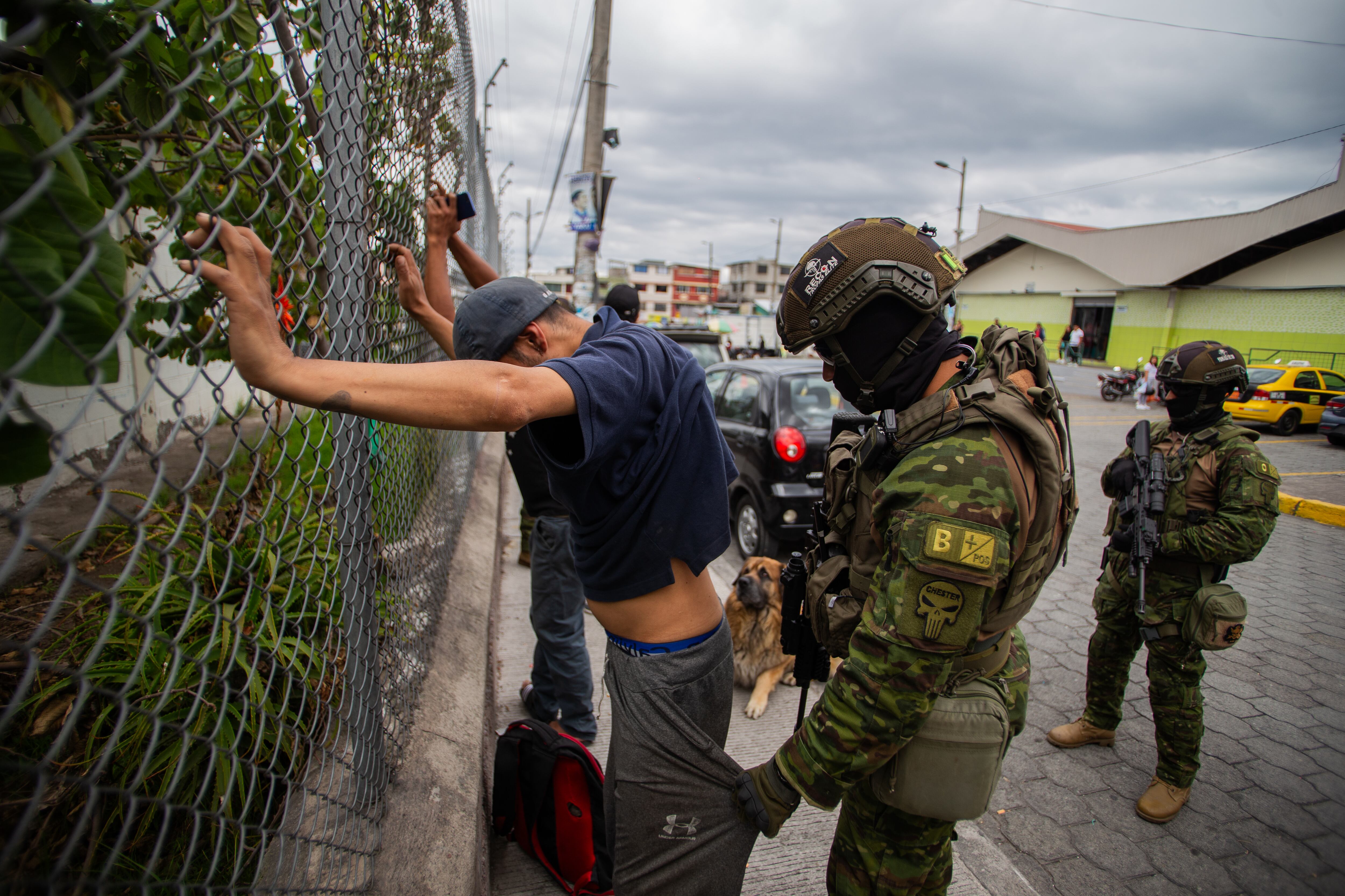 En vista de la escalada de crímenes de pandillas en Ecuador, activistas de derechos humanos han advertido sobre un aumento masivo de la violencia en el país sudamericano. Foto: Juan Diego Montenegro/dpa (Foto de Juan Diego Montenegro/Picture Alliance vía Getty Images)