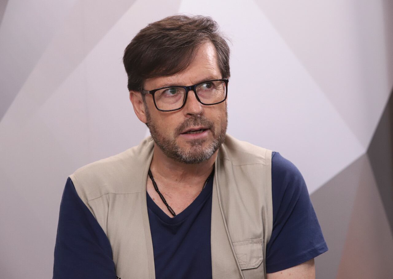 Javier León Herrera, periodista y escritor español, en las instalaciones de SEMANA, en Bogotá