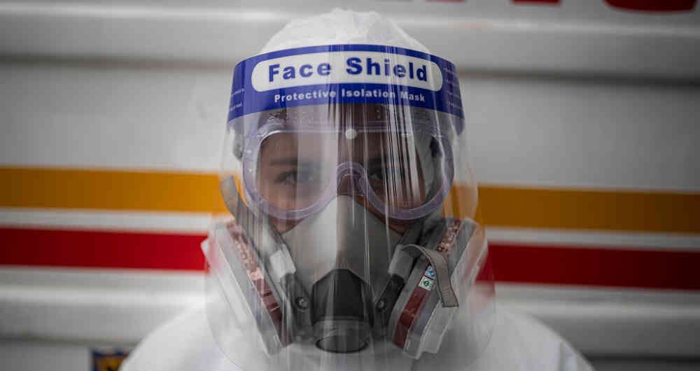 Según las cuentas de José Luis Accini, presidente de la Asociación Médica de Cuidados Intensivos, hay entre 1.200 y 1.500 intensivistas, y cada uno puede ver a diez pacientes covid simultáneamente. Con la expansión de camas por la pandemia, harán falta muchos más. 